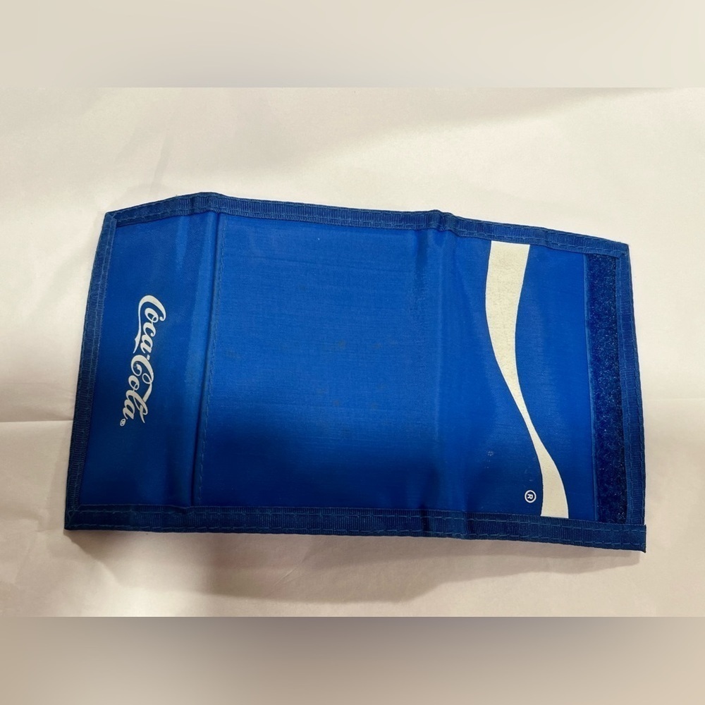 Vintage 1980’s Coca-Cola RARE BLUE Wave Tri-Fold Velcro Wallet Coke Classic - Picture 4 of 8